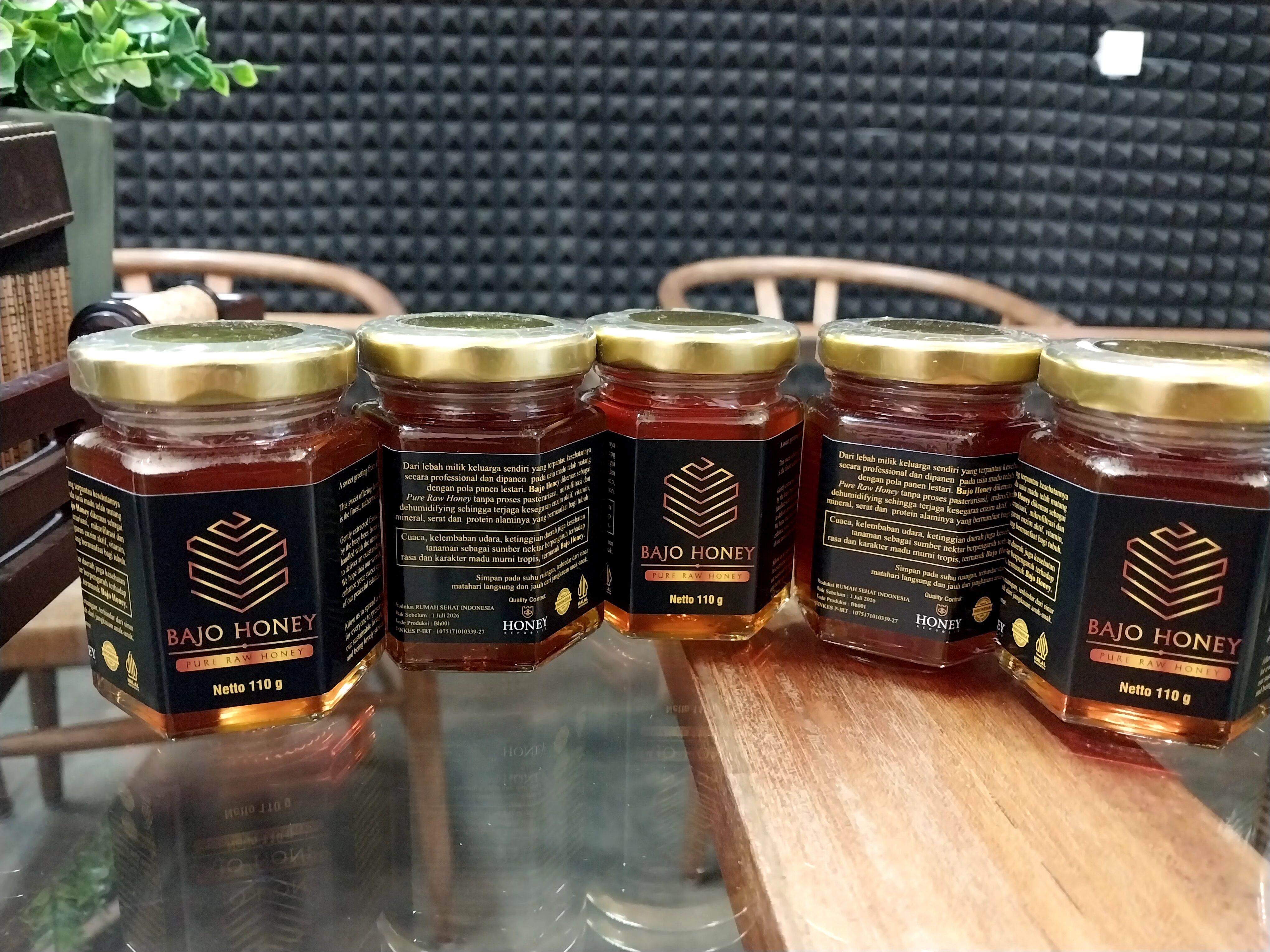 Bajo Honey premium product display